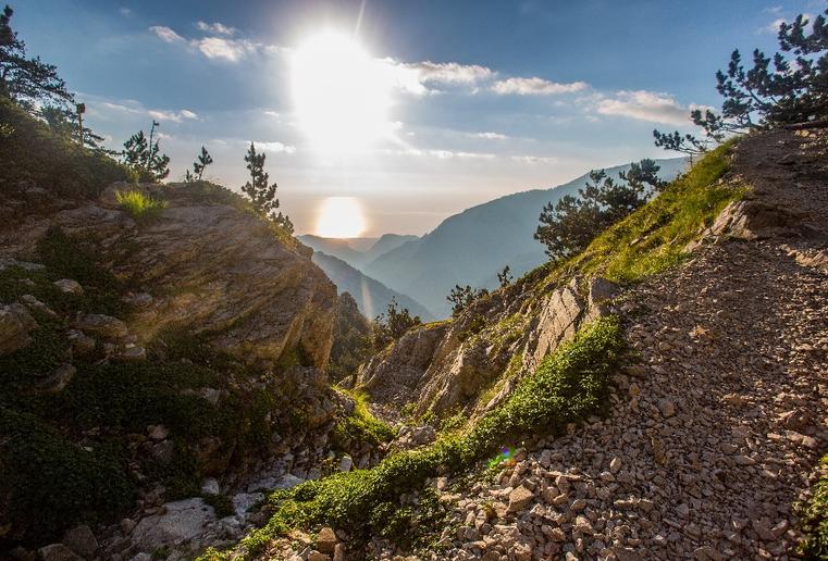 Povestile Ewei: Cap. 8. Jderul, Bursucii si Lupul Alb gokid priveliste soare munte