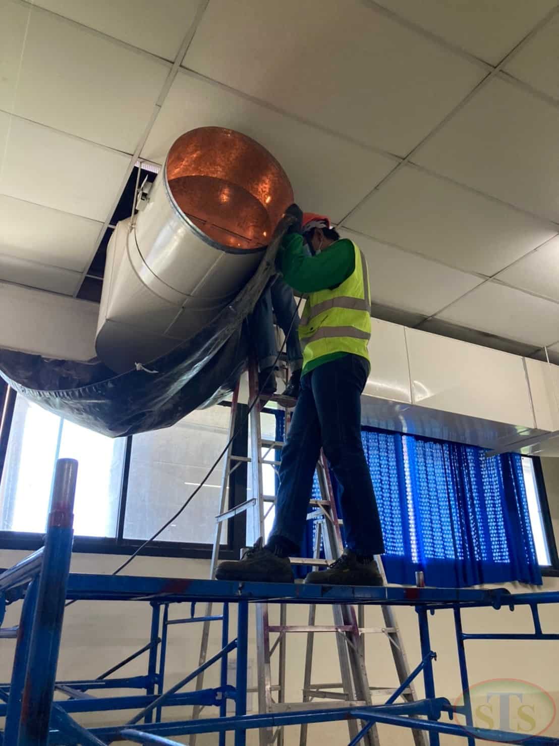 รับเดินท่อลม