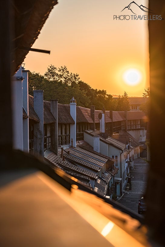 Die Stadtmauer von Nördlingen im Abendlicht