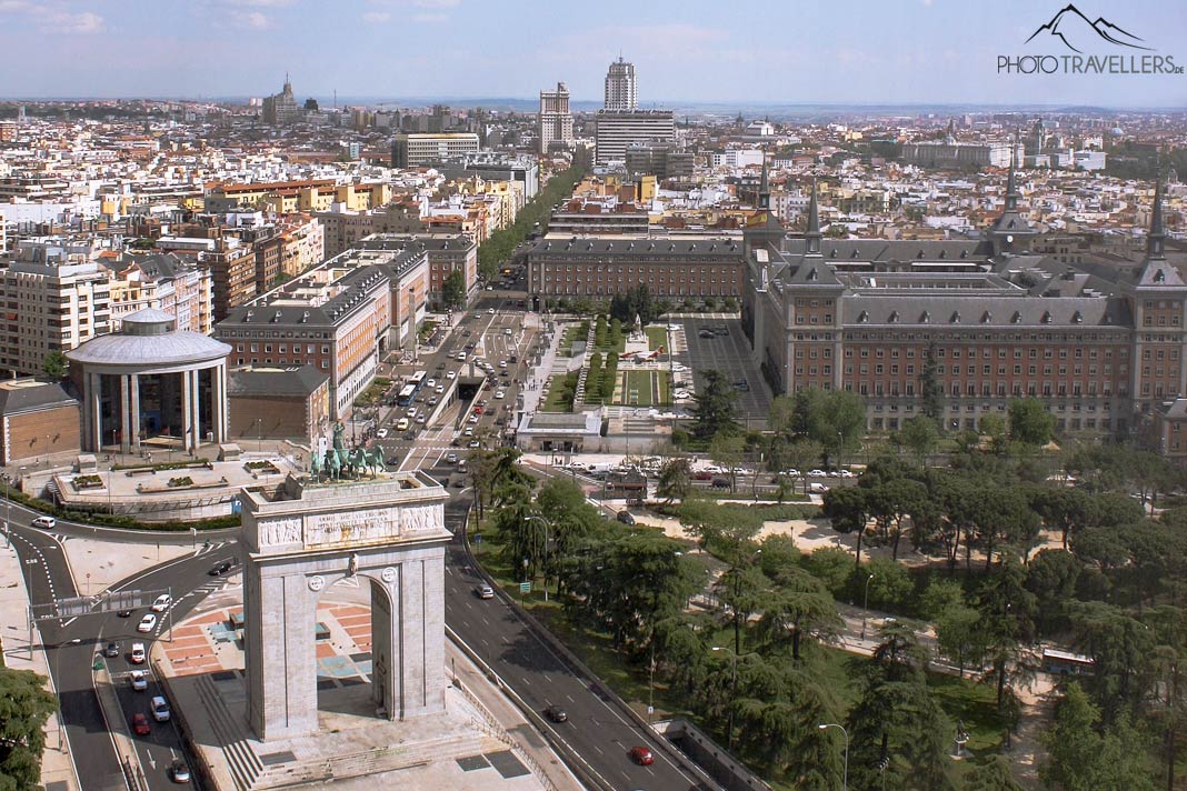 Die Aussicht vom Faro de Moncloa über Madrid