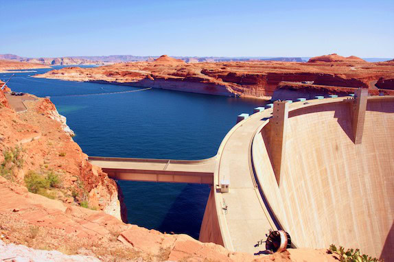 Powell lake, the eye of desert