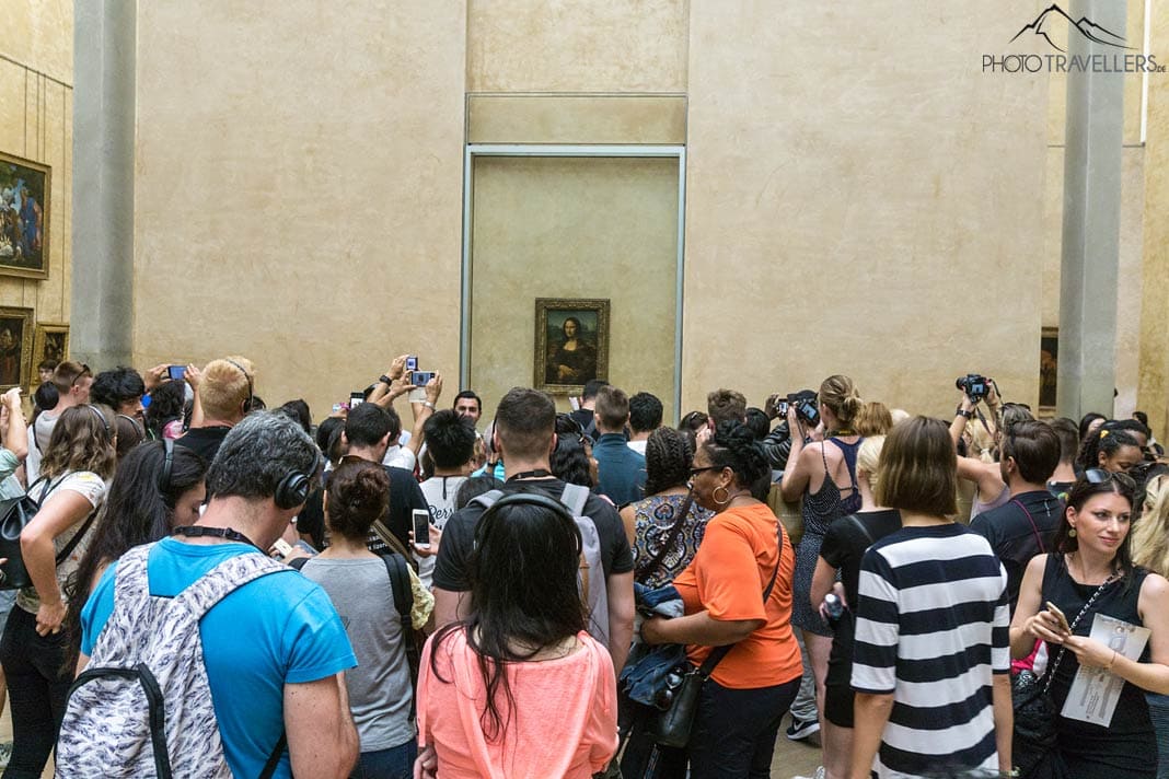 Dutzende Besucher vor der "Mona Lisa" im Louvre