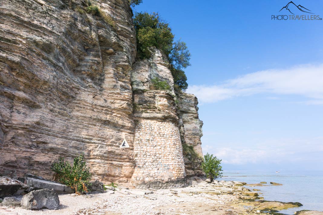Die Steilklippen auf der Halbinsel von Sirmione