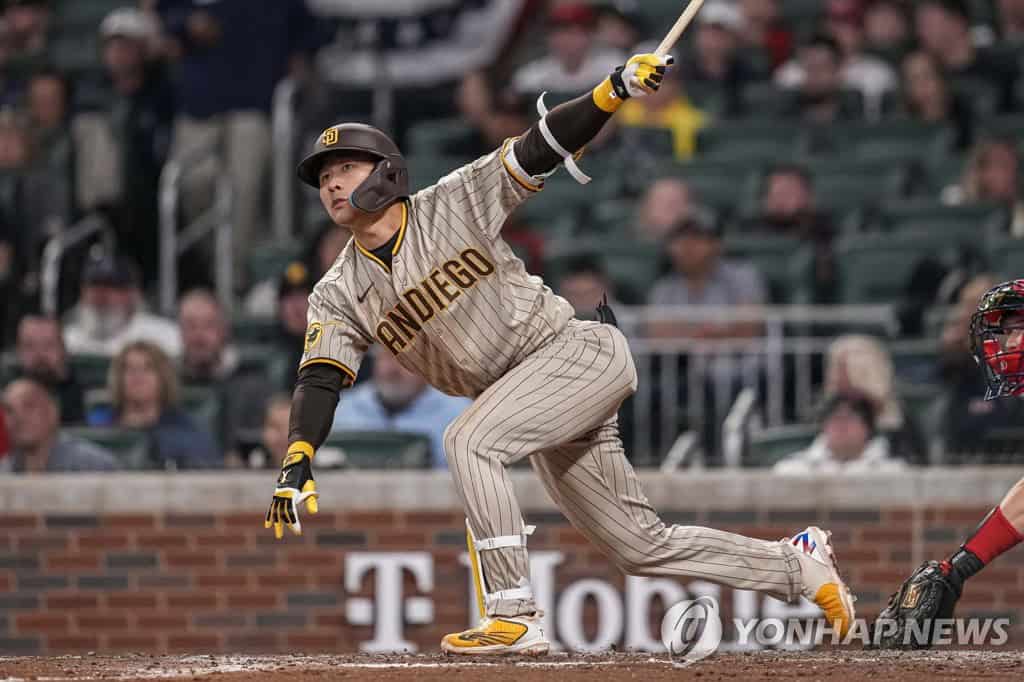 In this USA Today Sports photo via Reuters, Kim Ha-seong of the San Diego Padres hits a two-run home run against the Atlanta Braves during the top of the fifth inning of a Major League Baseball regular season game at Truist Park in Atlanta, Georgia, on April 9, 2023. (Yonhap)