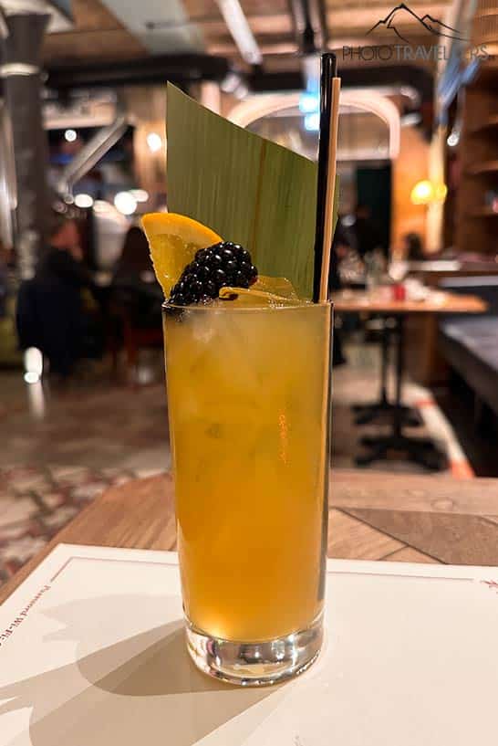 Ein Cocktail in der Comodo Mercato Trevi in Rom