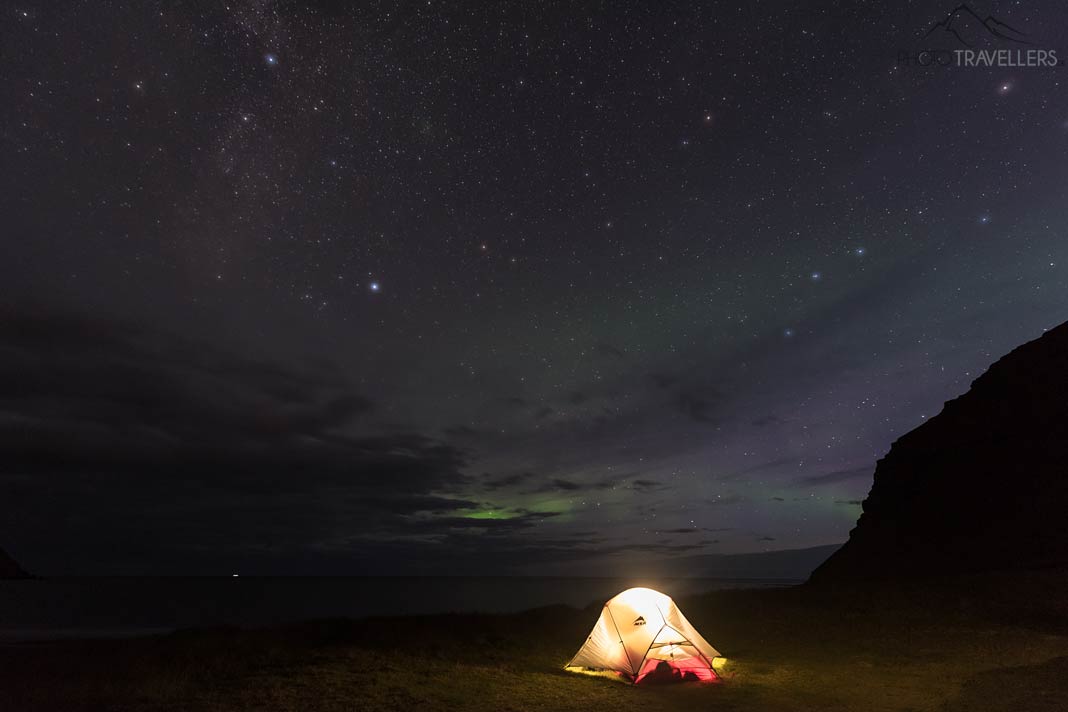 Das MSR Hubba Hubba NX 2 unter Polarlichtern in Island