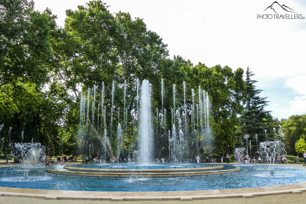 Der Spielbrunnen auf der Margareteninsel ist ein schöner Ort zum Entspannen
