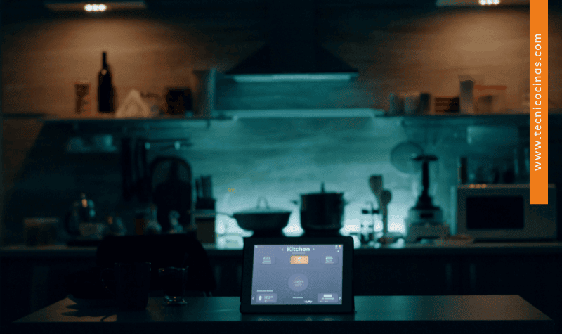 Sistema de control de dispositivos inteligentes para cocinas integrales