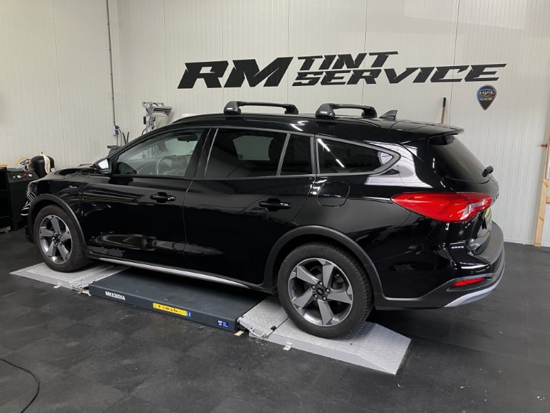 RM tintservice ramen blinderen autoruiten tinten ford focus station zwart (Web)