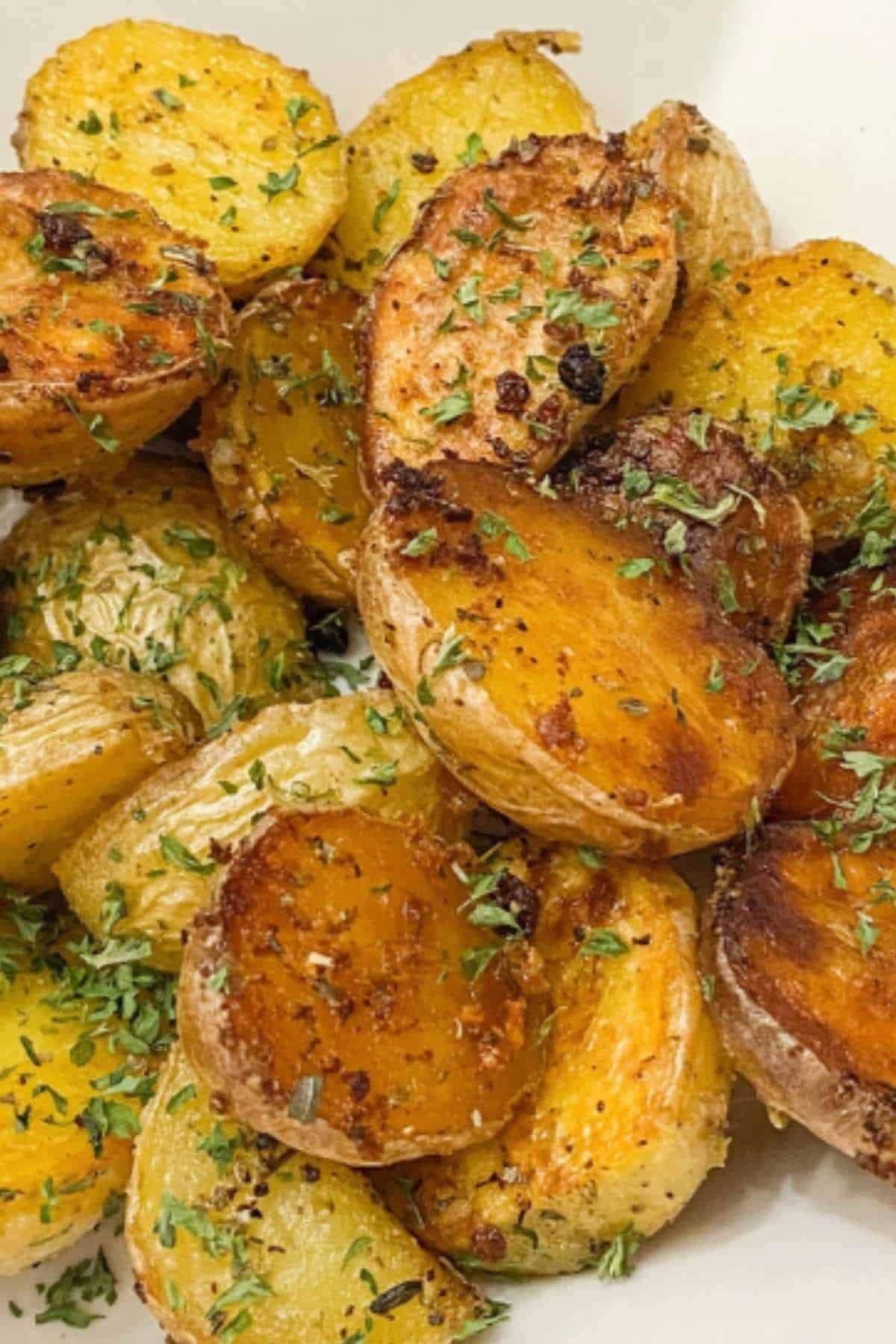 Crispy Garlic Roasted Potatoes