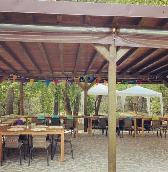 Gradina Rustica mese Locuri de Petreceri in Aer Liber pentru Copii langa Bucuresti