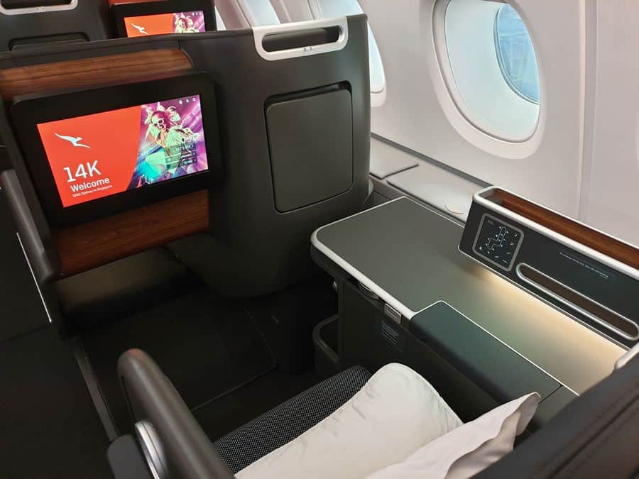 qantas a380 business class pic