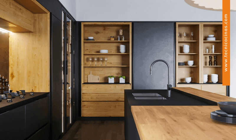 Cocina moderna en negro y madera con acabados mate