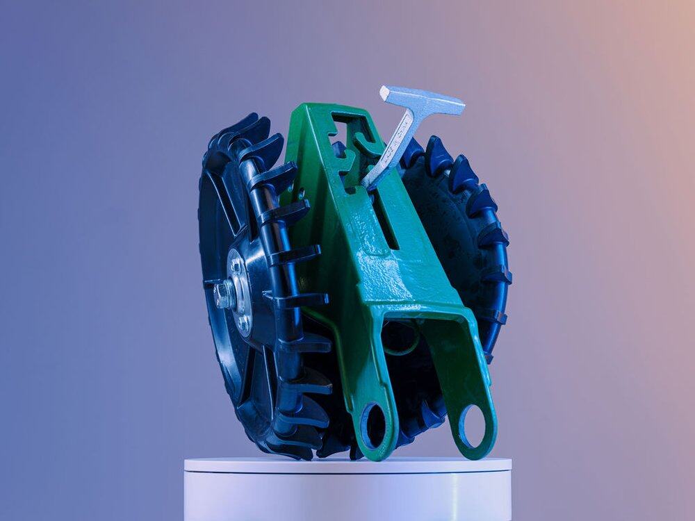 Direct rear view of the 4Ag closing wheel bracket and dual-wheel spacing