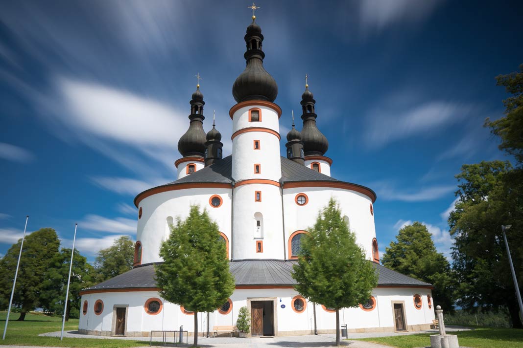 die Kirche Kappl im Sonnenlicht ist eine Sehenswürdigkeit
