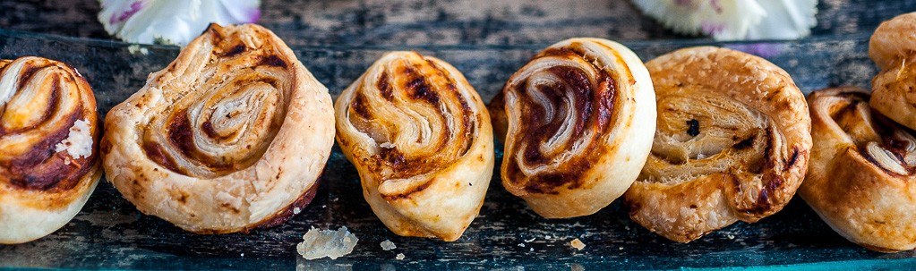 Feuilletés sauce tomate de la région de Marmande et pesto