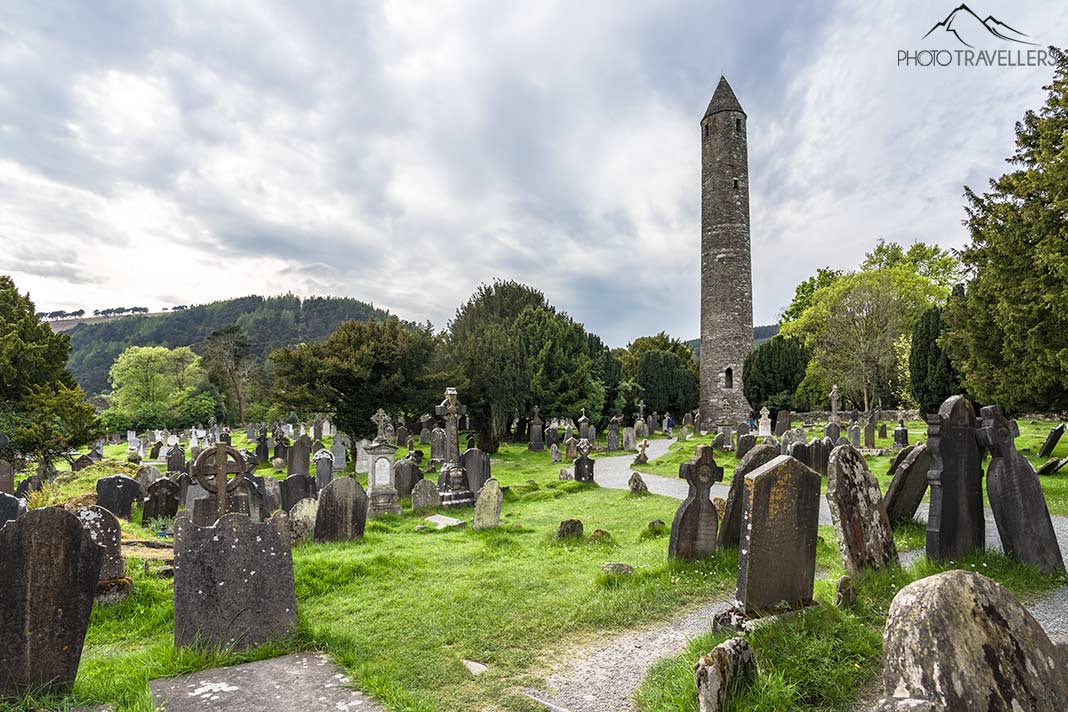 Der 33 Meter hohe Rundturm von Glendalough