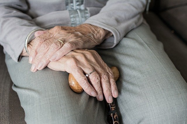 What to Do When Your Elderly Parents Need Help 2 elderly parents