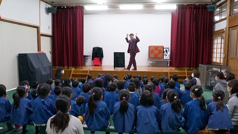 保育園・幼稚園のみなさまへ:出張マジシャン コンプレッサー 6 保育園・幼稚園のみなさまへ:出張マジシャン