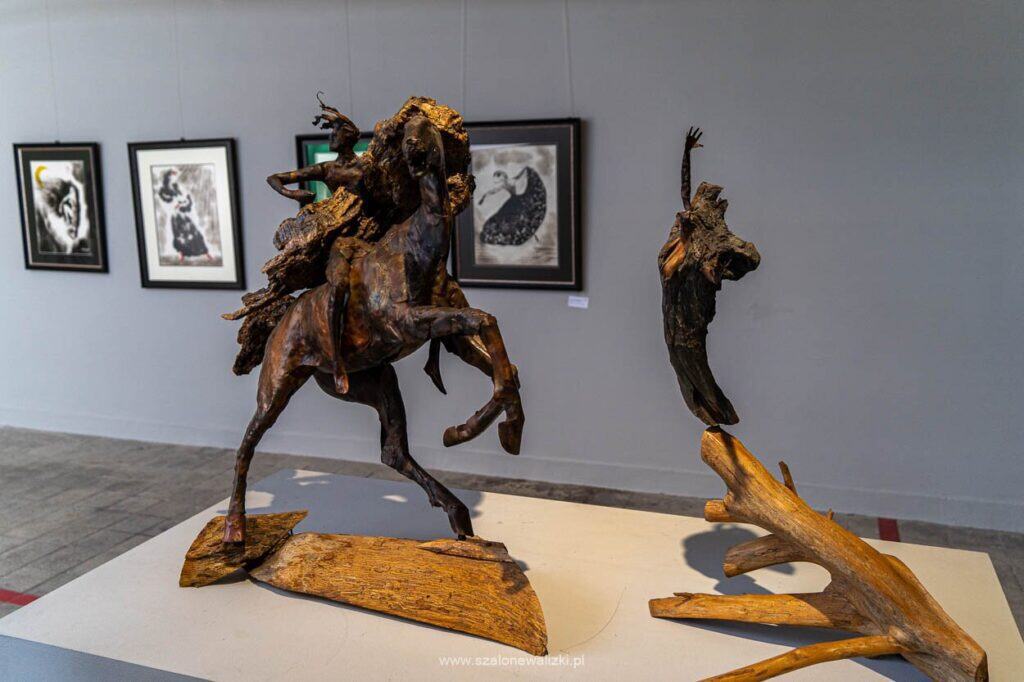 wystawa rzeźby w ćmielowie