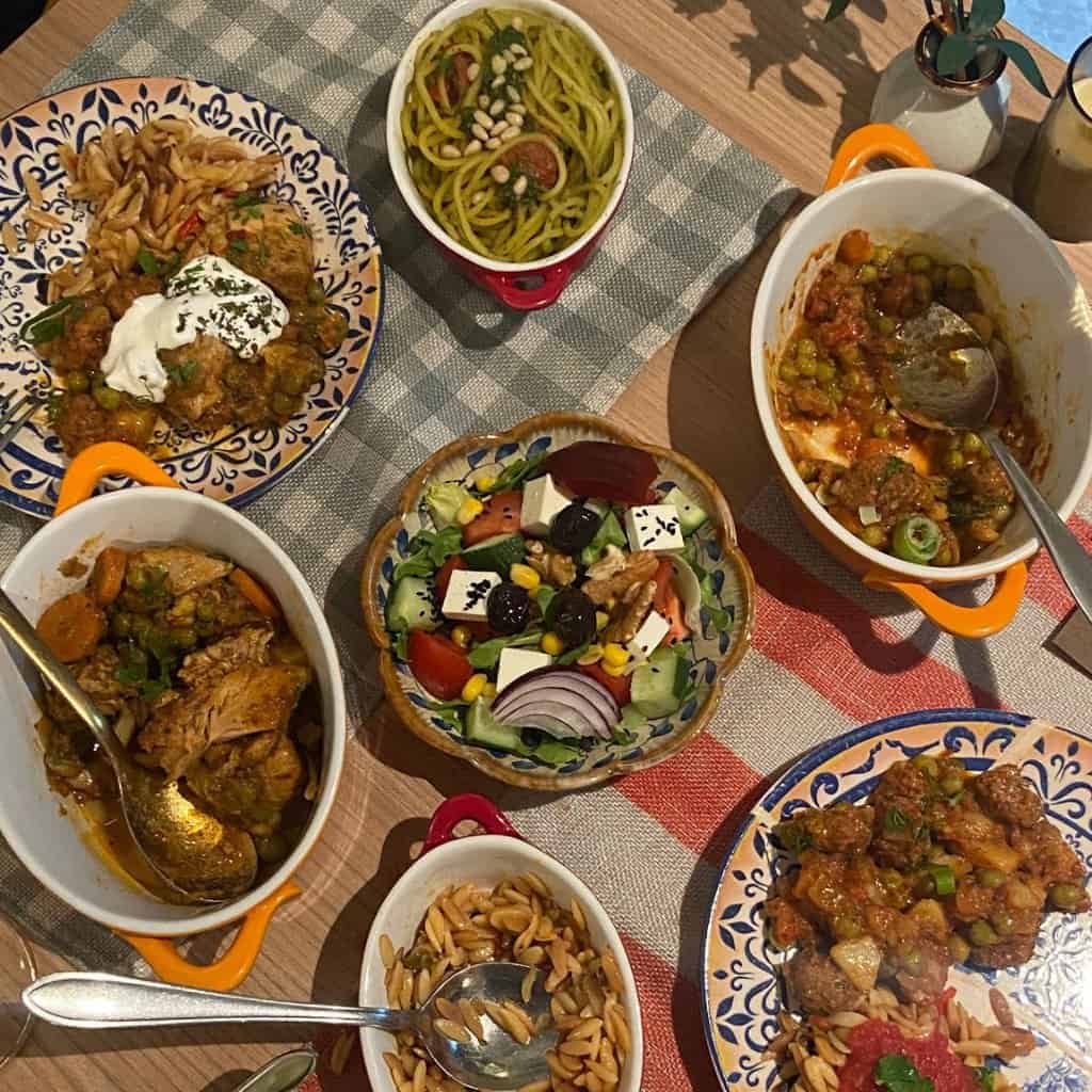 mamas-soup-haarlem-shared-dining-pots-selection