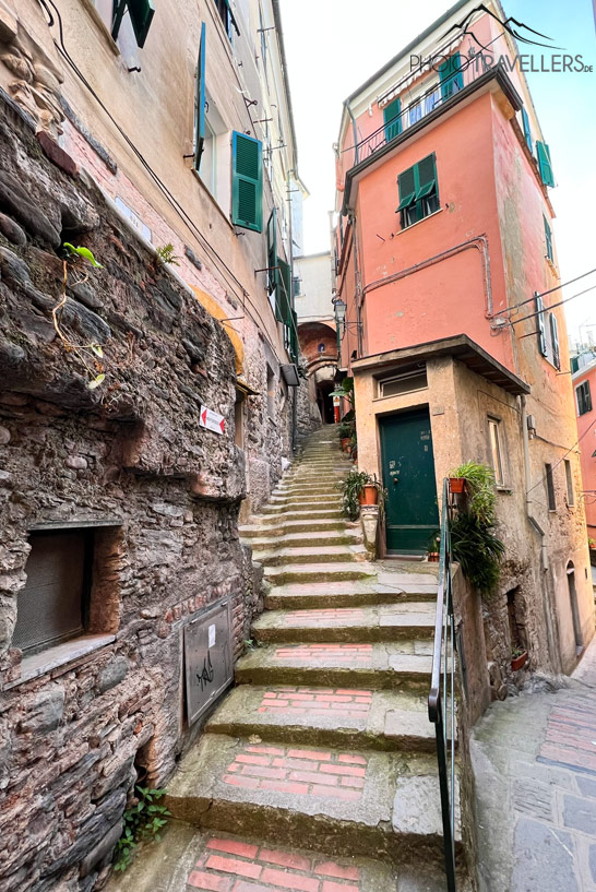 Eine enge Gasse in Vernazza