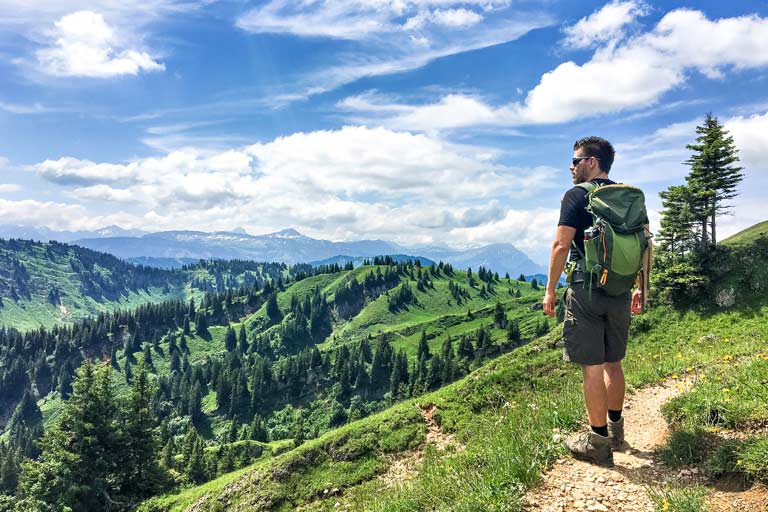 startseite-bayern-wandern-fruehling Reiseblogger Florian Westermann auf dem Hochgrat, Allgäuer Alpen