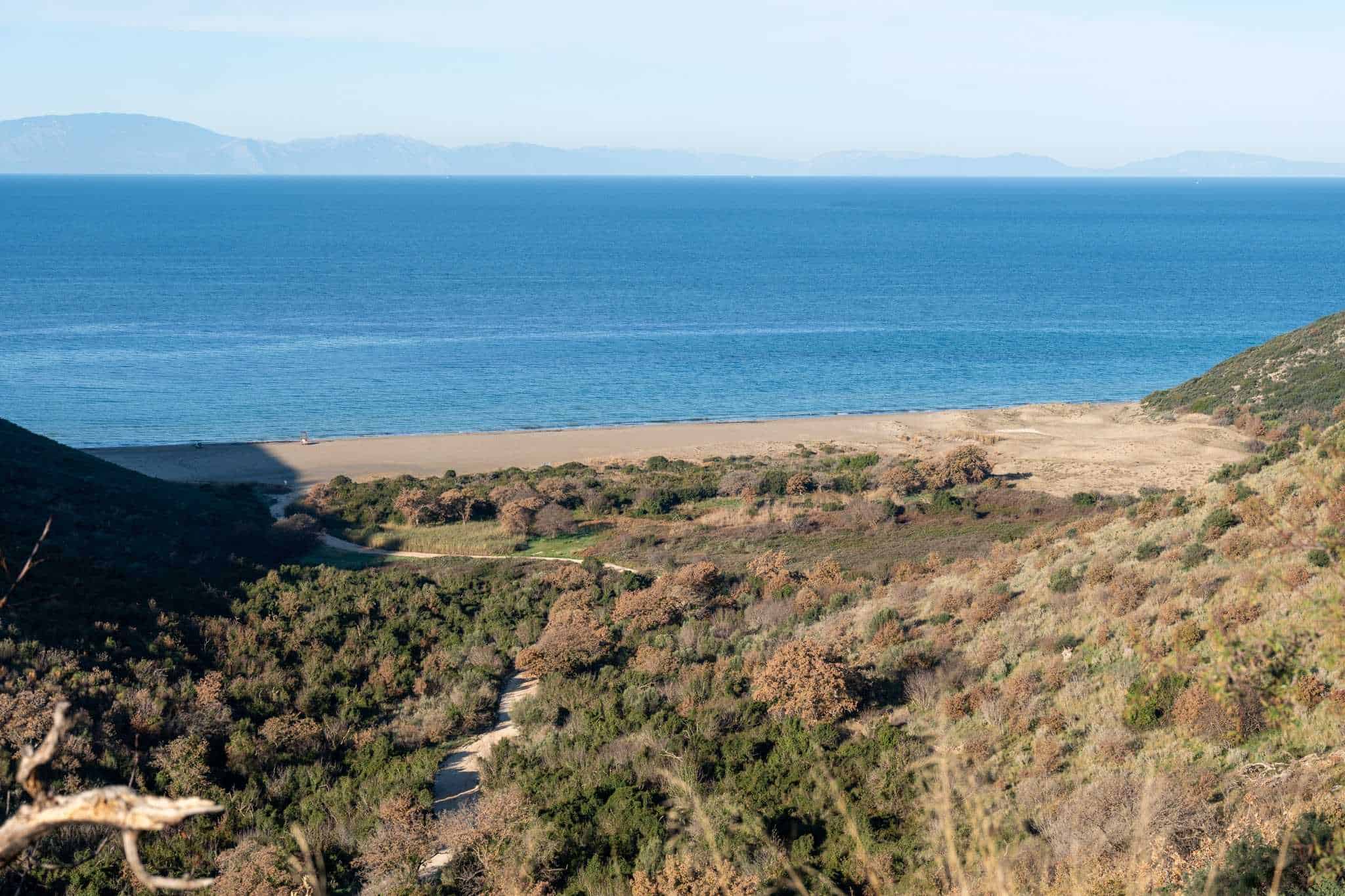 Gianiskari Beach mit Blick auf Meer - Griechenland Rundreise Gianiskari Beach mit Blick auf Meer - Griechenland Rundreise