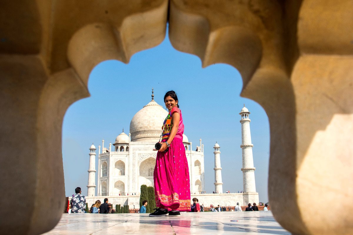 how to pose in front of monuments