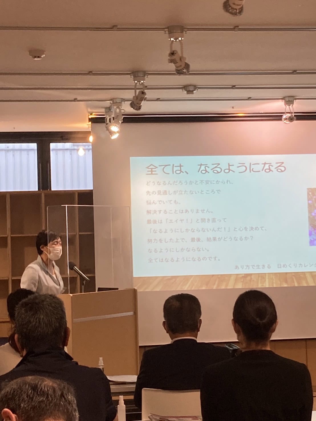 毎週水曜日は高岡市倫理法人会経営者モーニングセミナーから。お盆で帰省中の同級生と懐かしの再開!平塚市倫理法人会に先月入会したそう、うれしー! 2 16621093925168 - 出張マジックショー