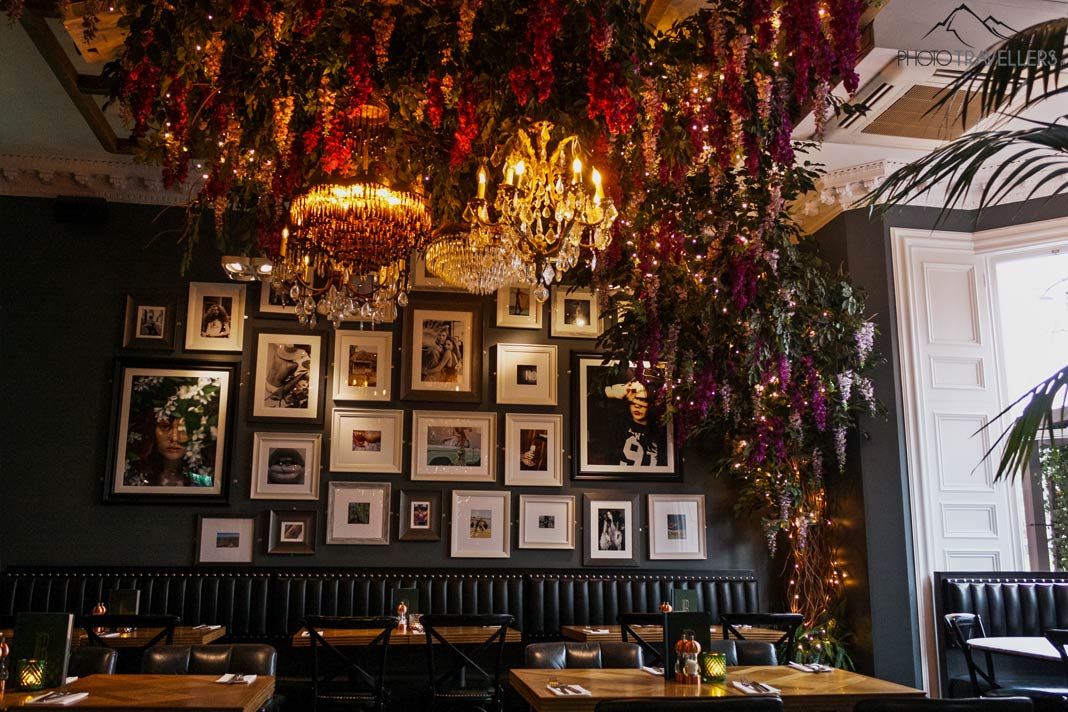 Das bunte Restaurant des Black Ivy Hotels in Edinburgh