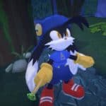 Humain personnage de jeu vidéo Sonic le hérisson dans un environnement naturel avec arbre, herbe et rochers, jouant à Air-Gaming, style cartoon, aventure, personnage de jeux vidéo.