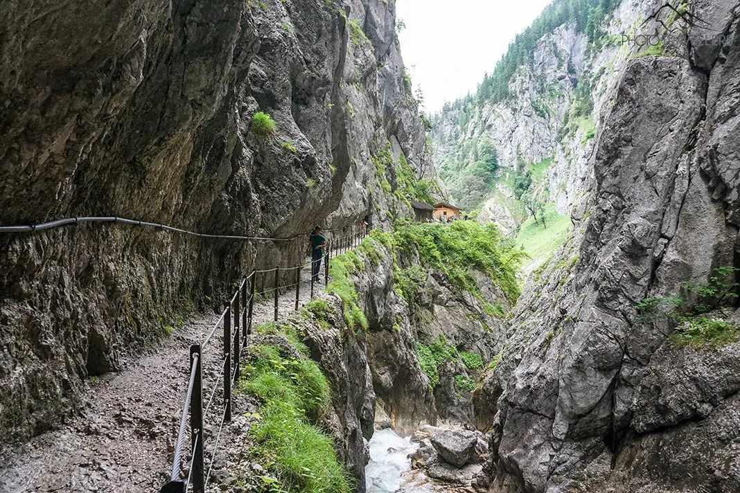 Die Höllentaleingangshütte in der Höllentalklamm