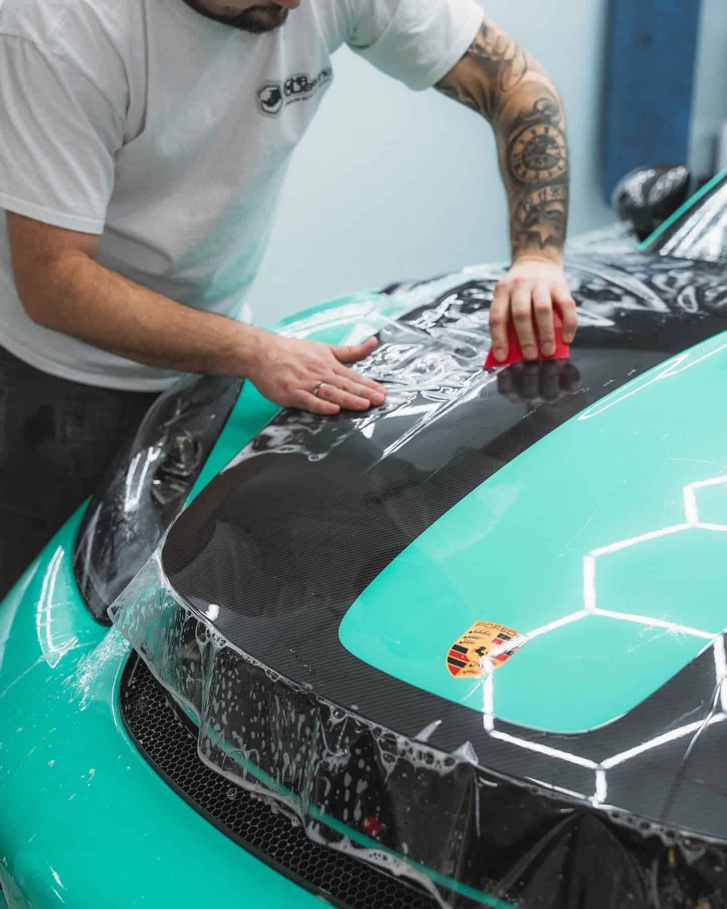 Lackschutzfolierung mit Lackschutzfolie an einem Porsche 718 Spyder RS