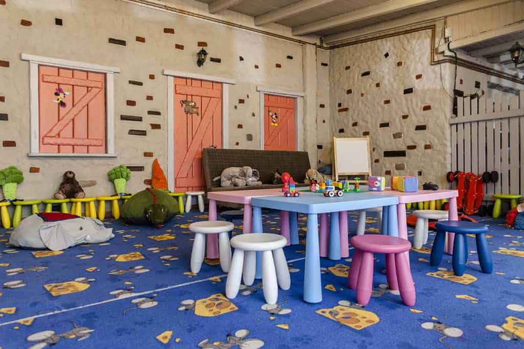 white horse restaurant cu loc de joaca 1