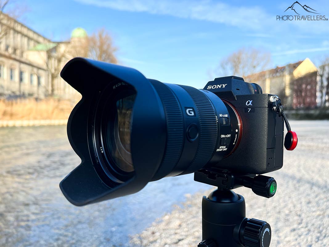 Die Vollformatkamera Sony Alpha 7 IV mit dem Sony 24-105mm-Objektiv
