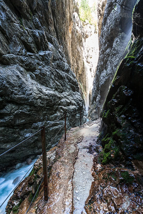 Der Wanderweg durch die Höllentalklamm