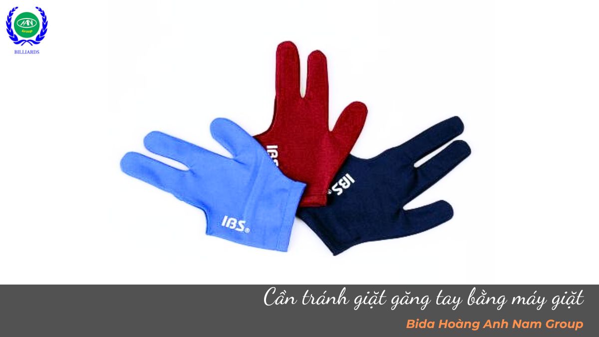 Cần tránh giặt găng tay bằng máy giặt