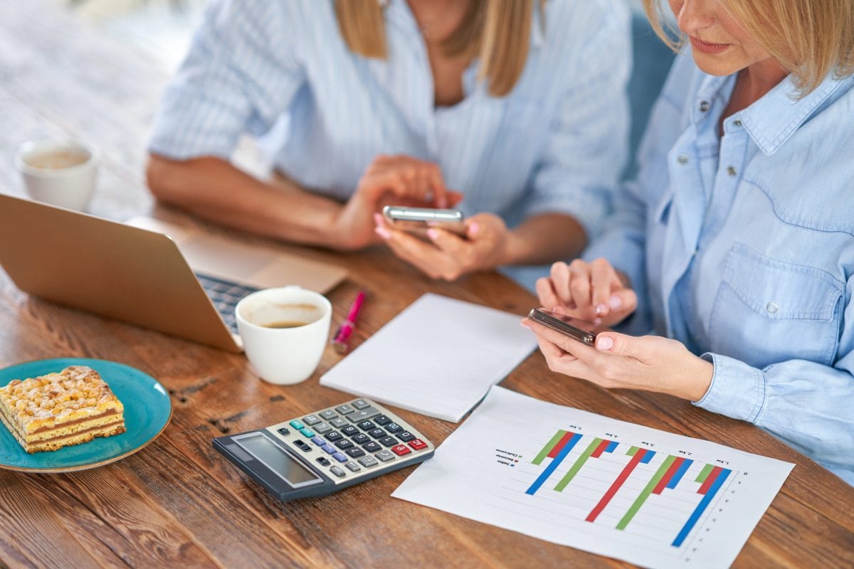 how to save money as a college student