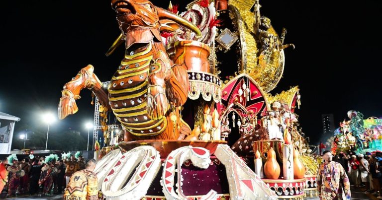 Noite de Estreias e Homenagens Marca Abertura dos Desfiles do Grupo Especial em SP