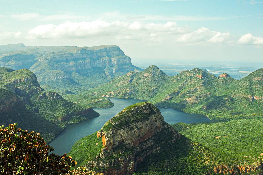 Die Drakensberge in Südafrika sind eine Top-Sehenswürdigkeit