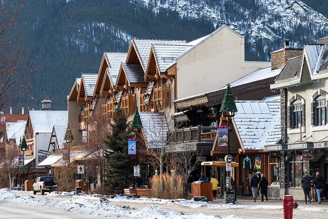 Die Hauptstraße im Ort Banff