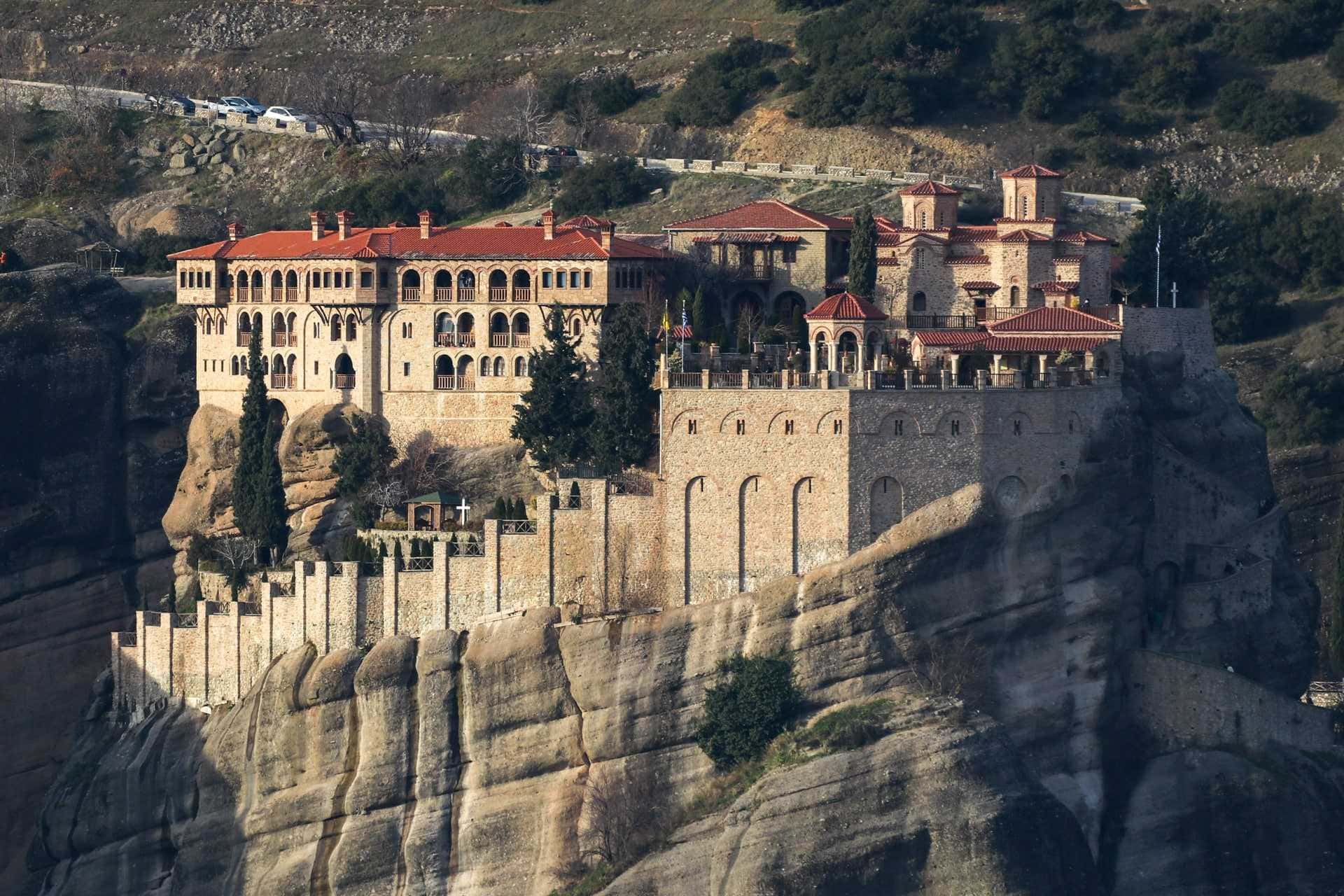 Kloster auf Klippe in Meteora - Griechenland Rundreise Kloster auf Klippe in Meteora - Griechenland Rundreise