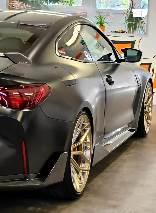 BMW M4 Keramikversiegelung schwarz matt zugeschnitten