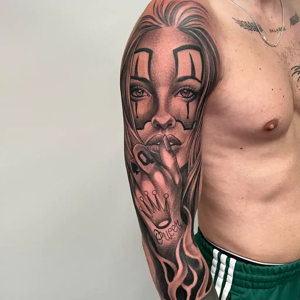 Perica Tätowierer Chicano Mädchen Tattoo auf Arm - München
