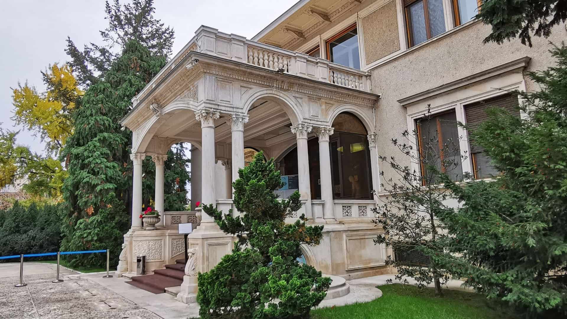 Palatul Primăverii - intrarea principală