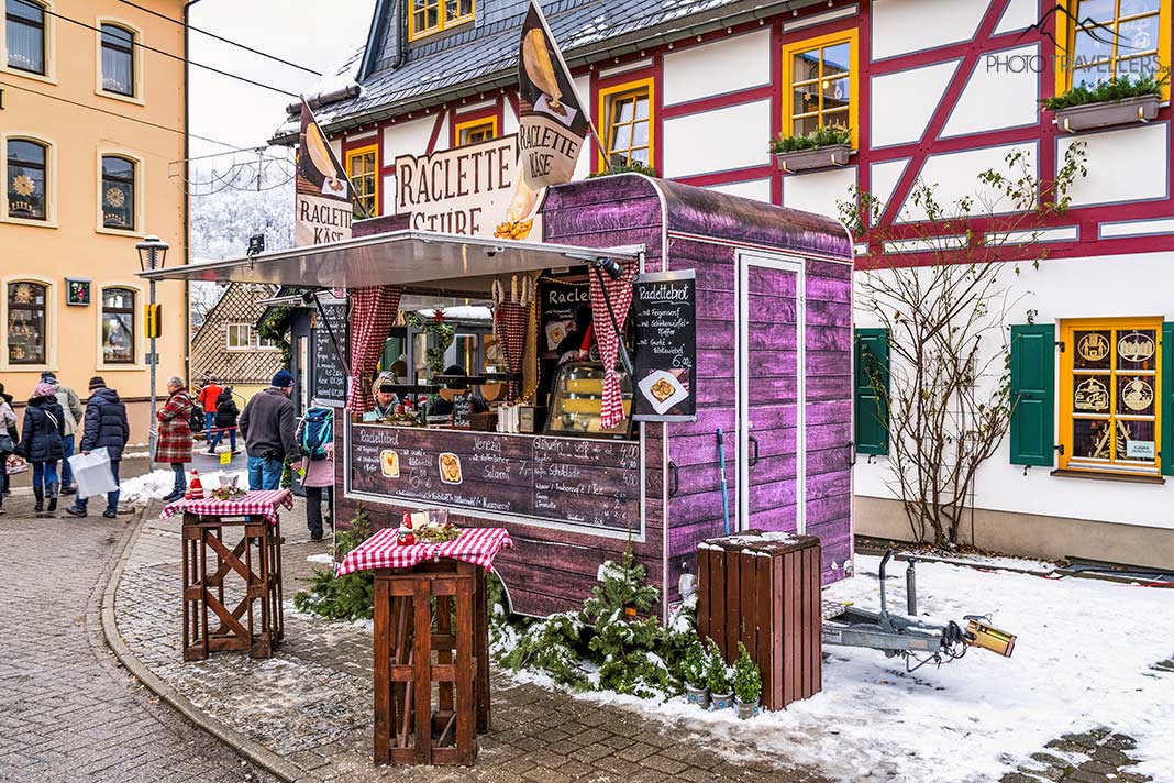 Ein Raclette-Stannd auf dem Seiffener Weihnachtsmarkt