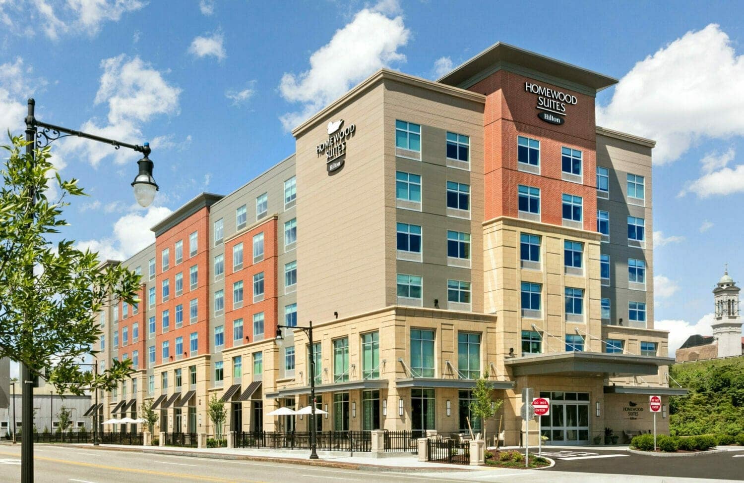 Homewood Suites by Hilton Brings Grubhub Delivery Service to 500+ US Locations 2 Homewood Suites by Hilton Worcester Exterior scaled e1687178586780 min