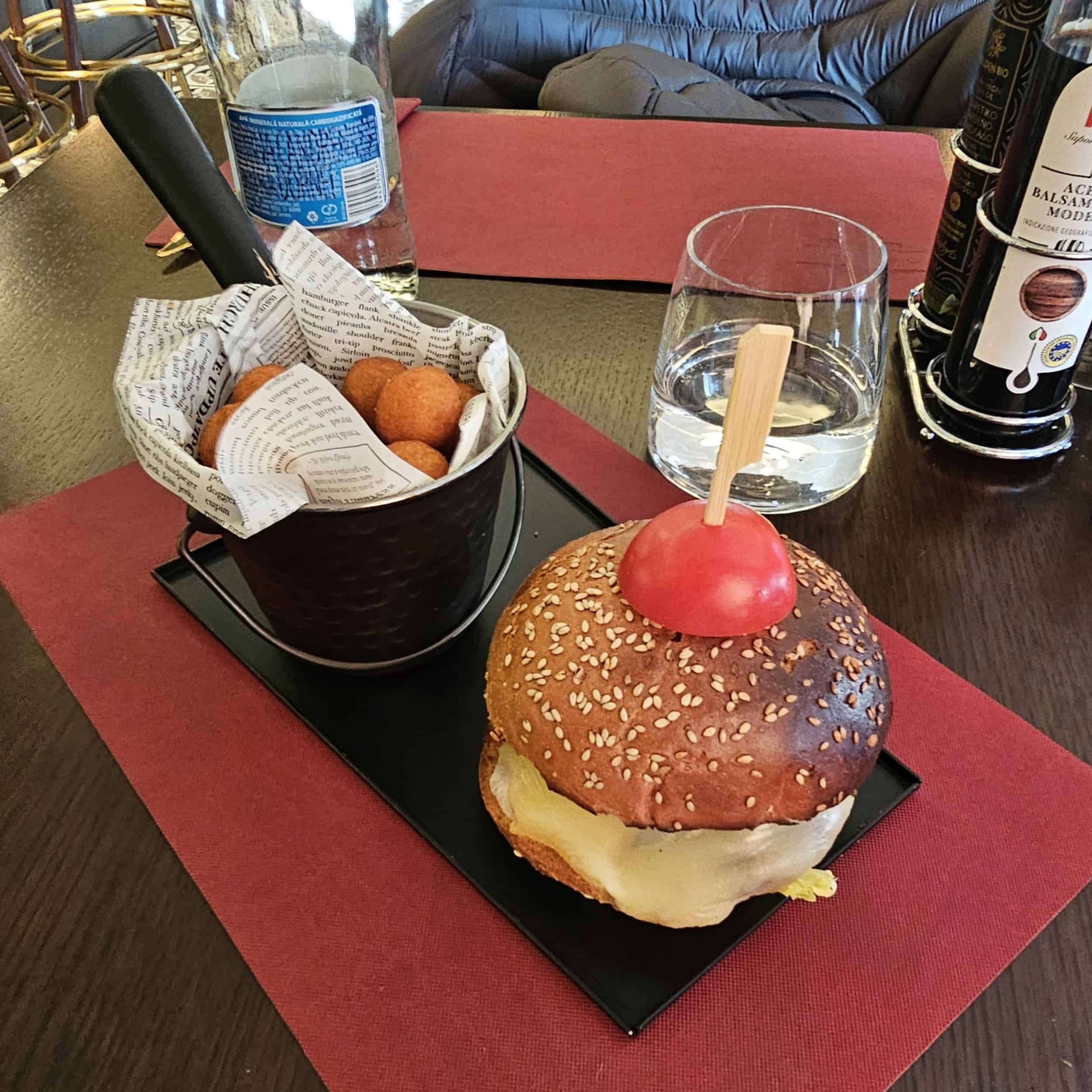 Bistro Caramello, Sinaia - burger din carne de cerb
