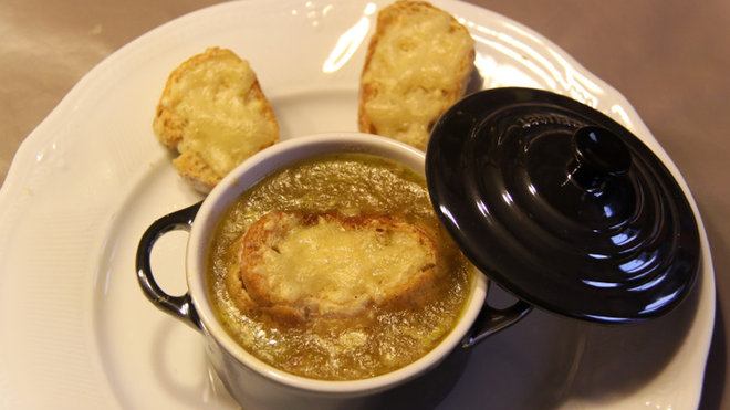 Soupe de poireaux gratinée au four
